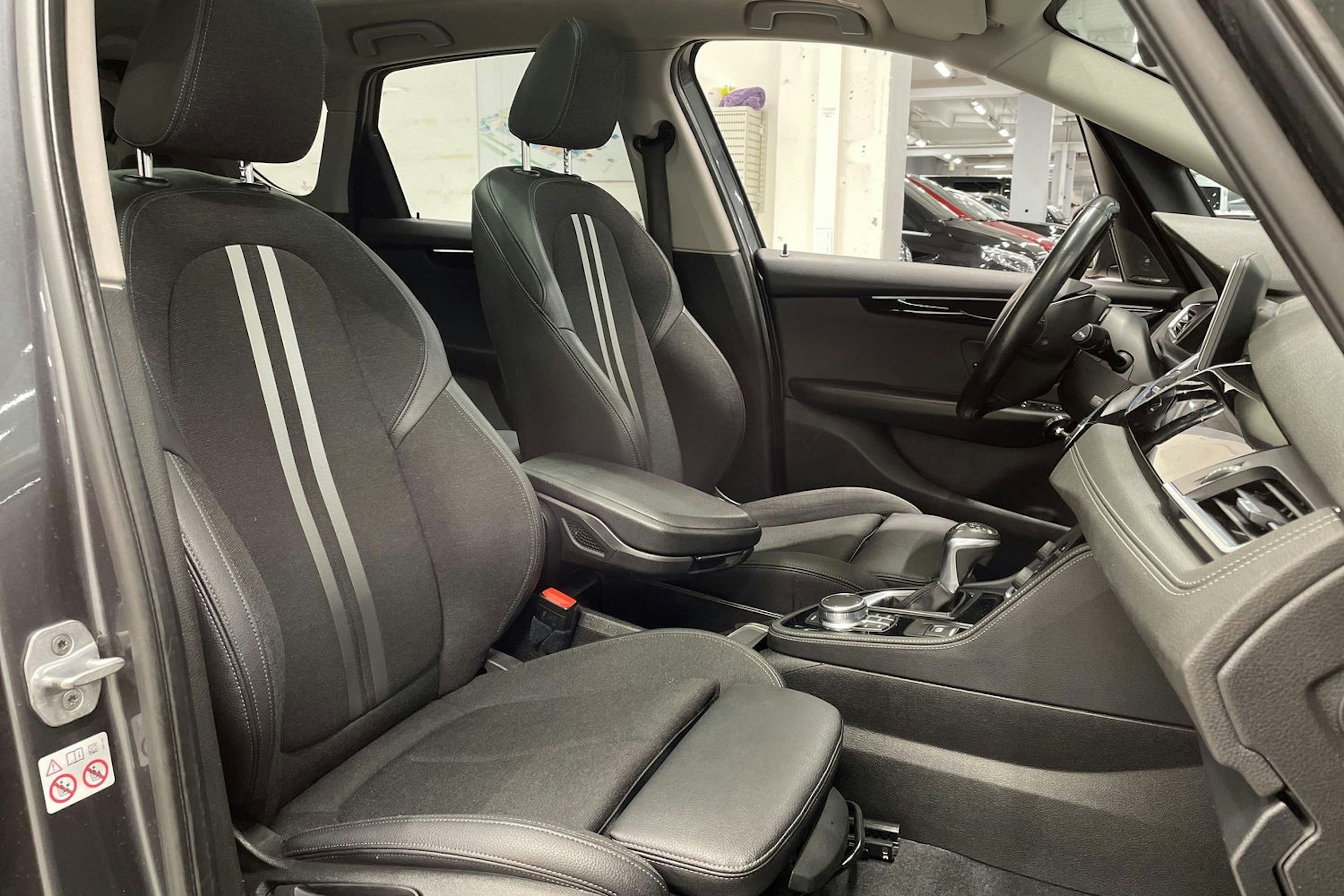 harmaa BMW 225 2019 kuva 27.