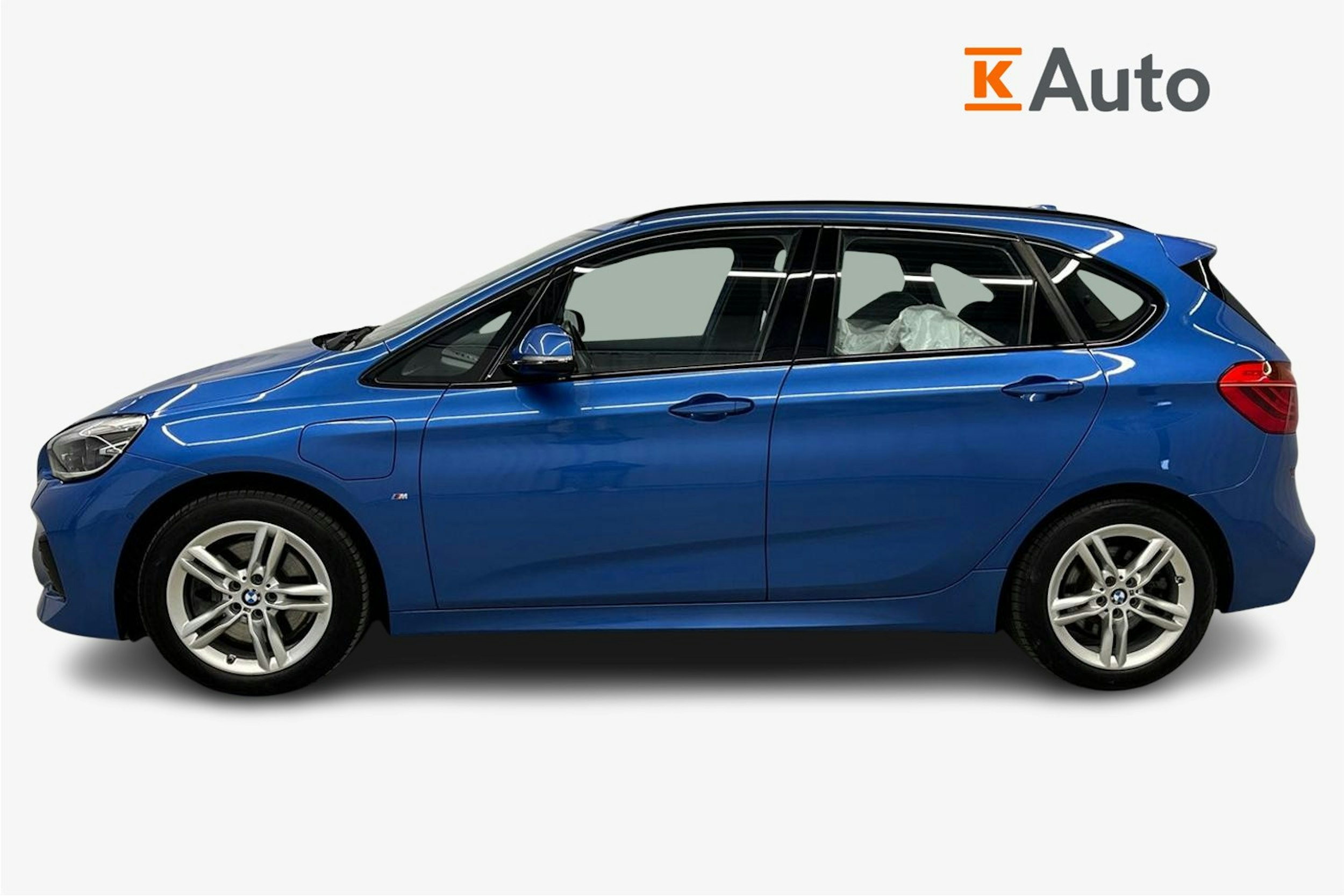 sininen BMW 225 2020 kuva 6.