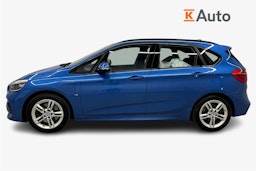sininen BMW 225 2020 kuva 6.