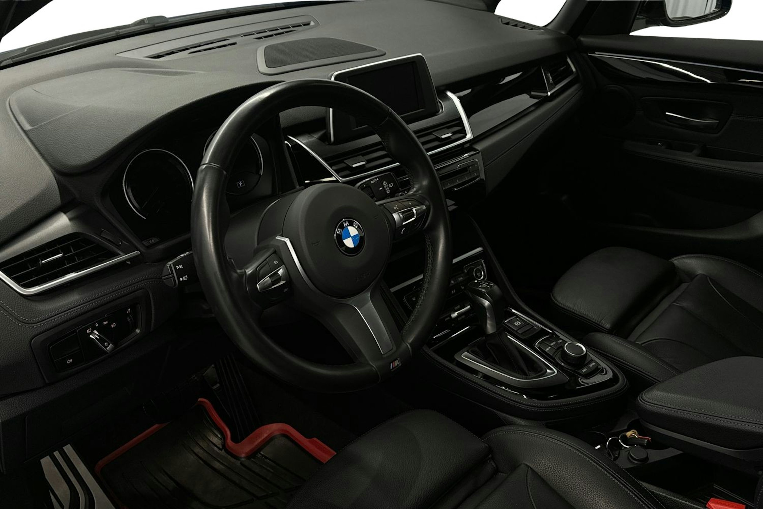 sininen BMW 225 2020 kuva 7.