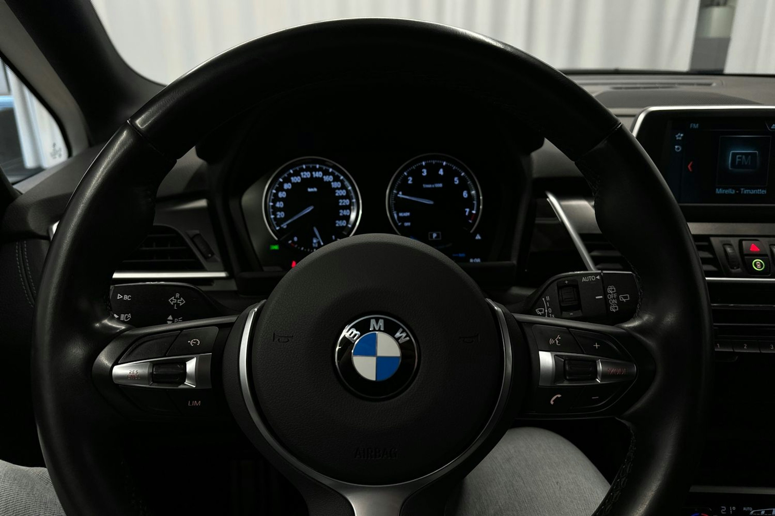 sininen BMW 225 2020 kuva 14.