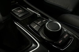 sininen BMW 225 2020 kuva 19.