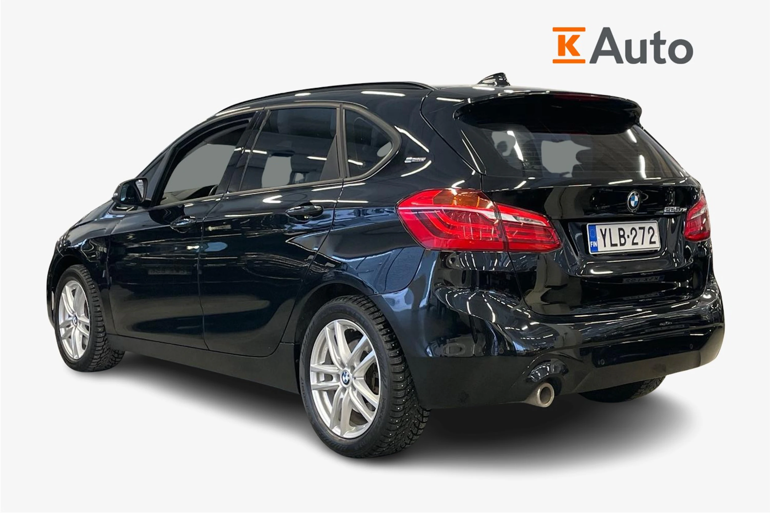 Musta BMW 225 2019 kuva 2.