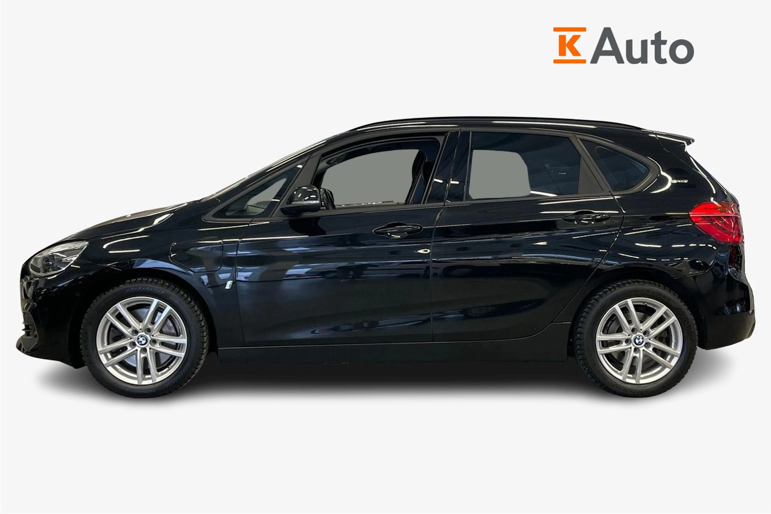 Musta BMW 225 2019 kuva 6.