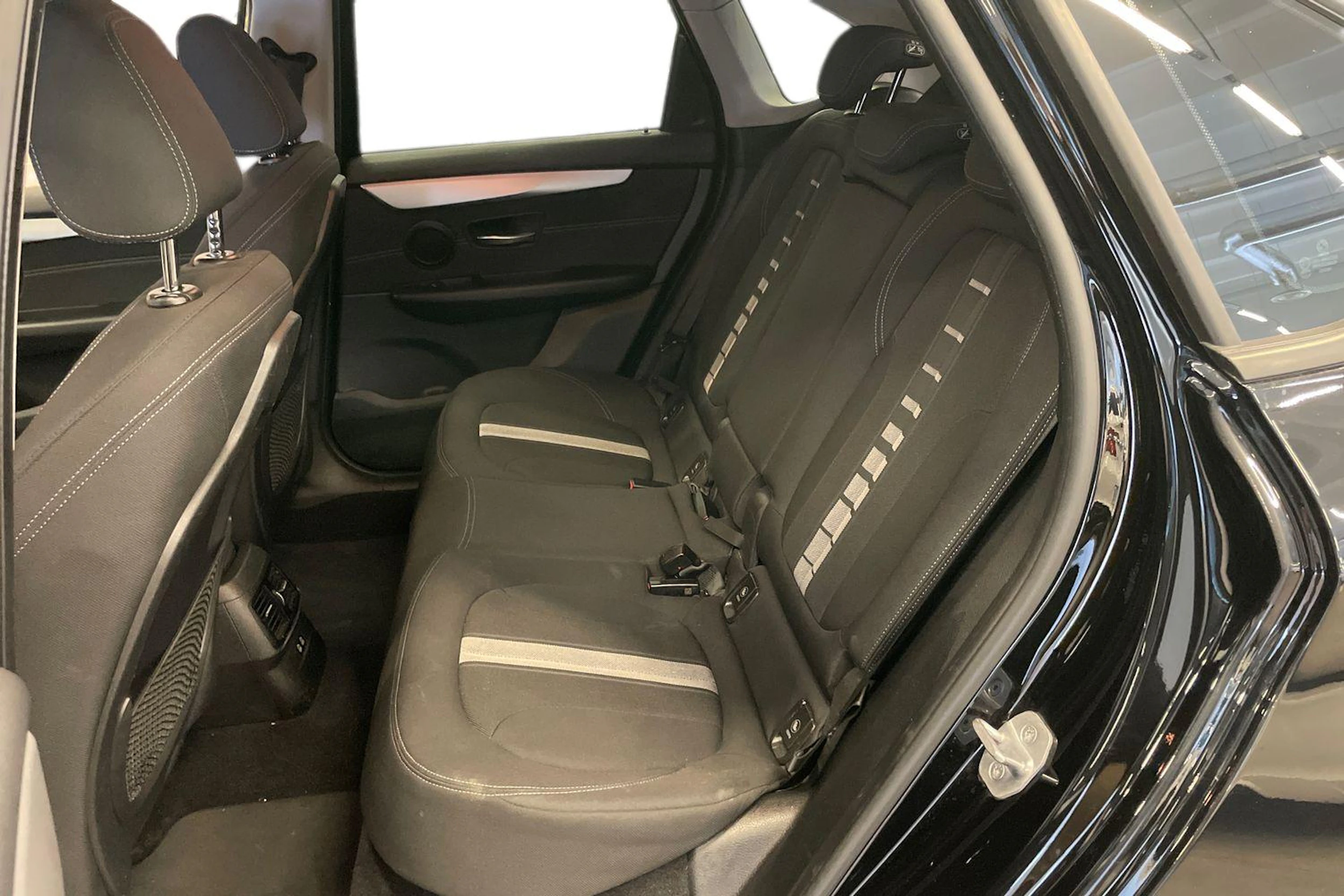 Musta BMW 225 2019 kuva 10.