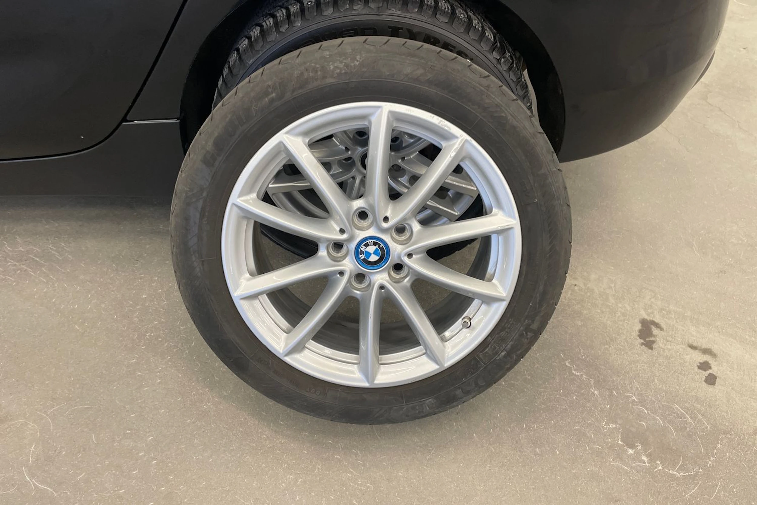 Musta BMW 225 2019 kuva 13.