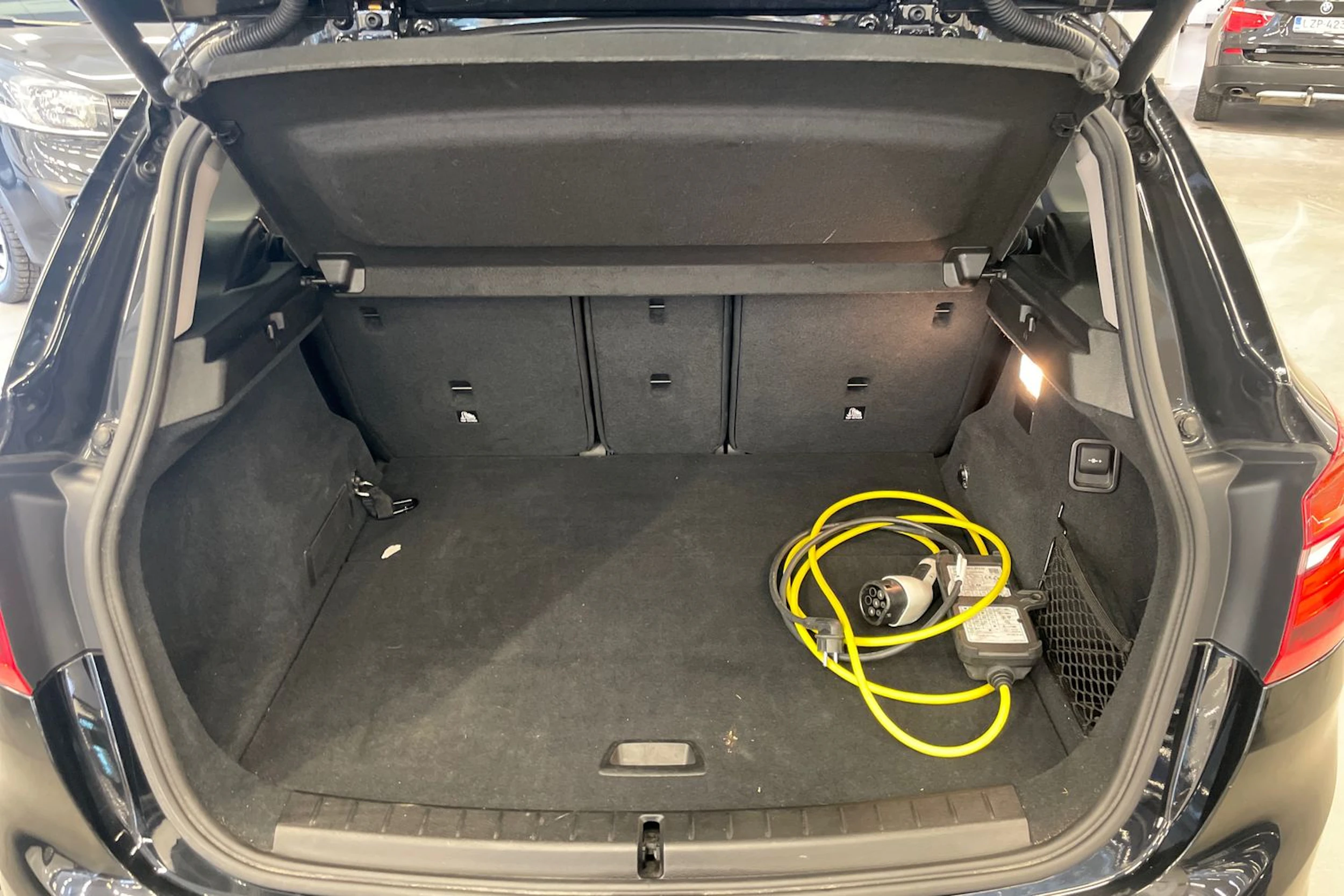 Musta BMW 225 2019 kuva 14.