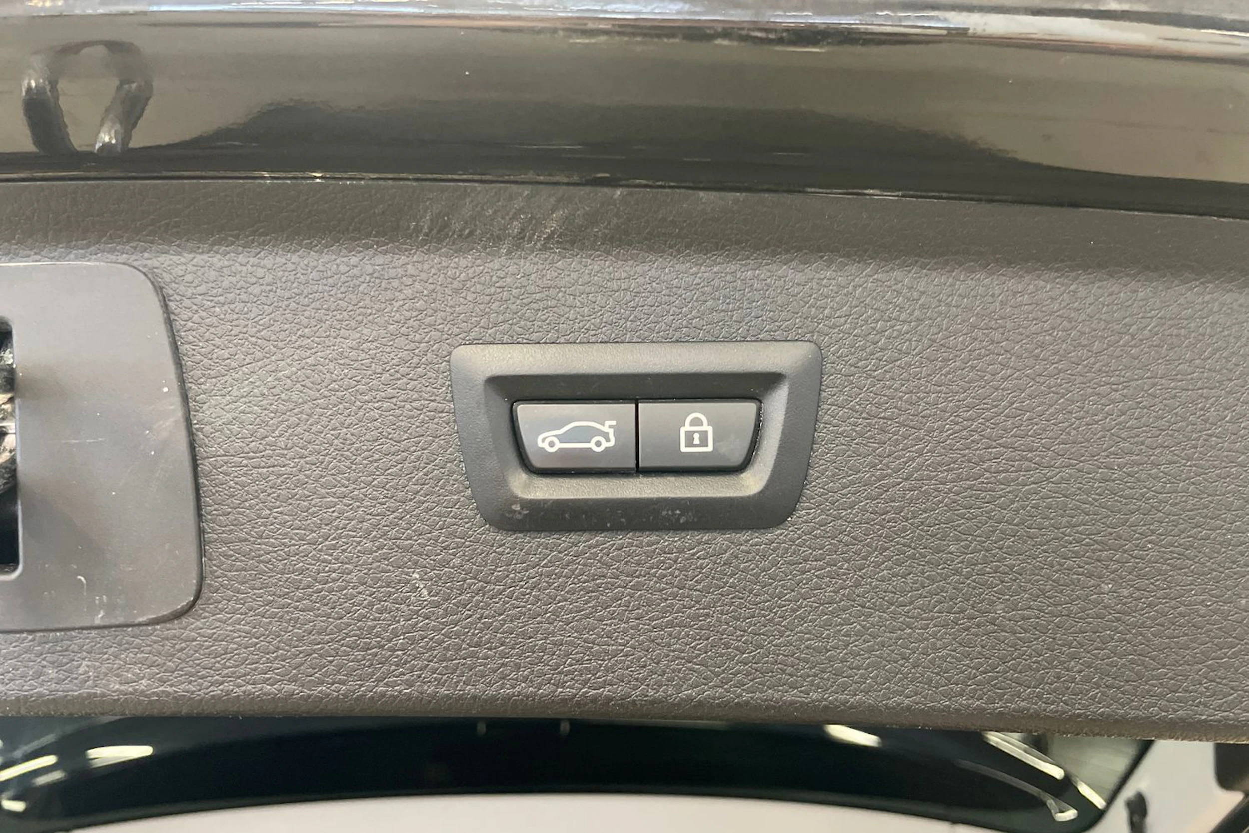 Musta BMW 225 2019 kuva 15.