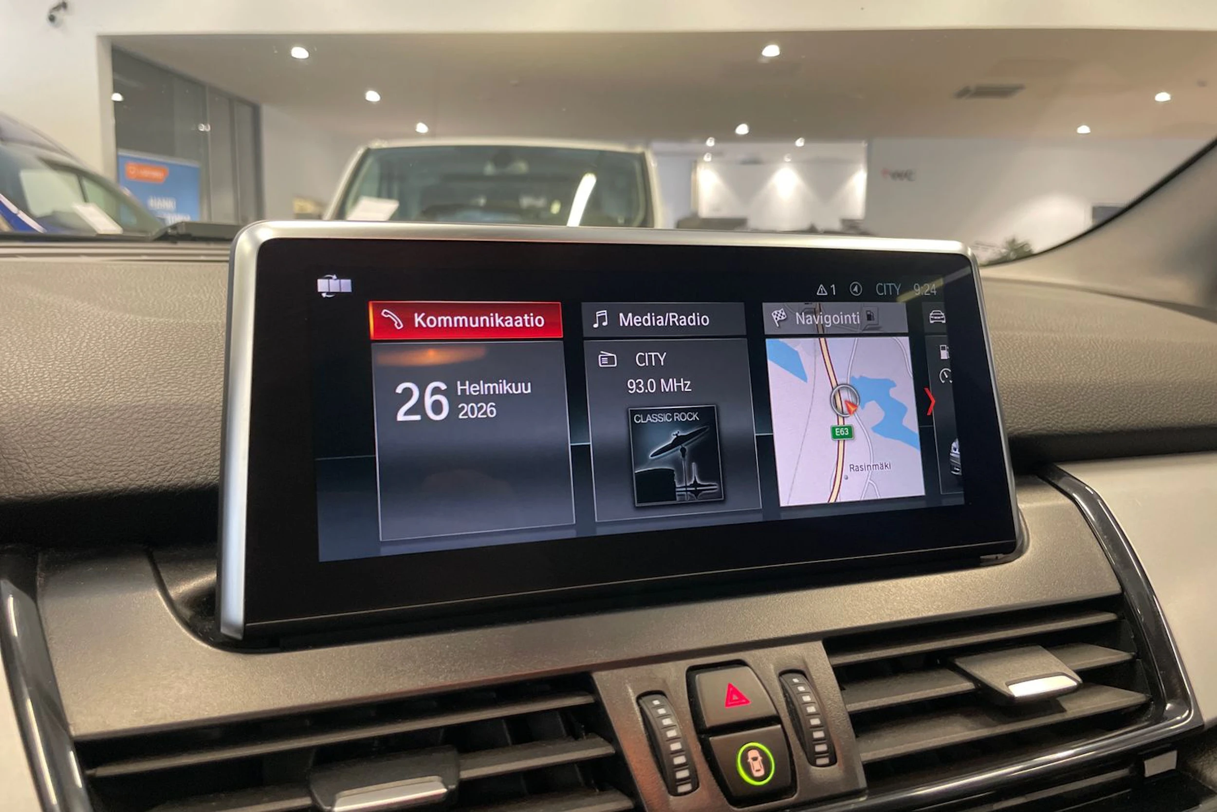 Musta BMW 225 2019 kuva 16.