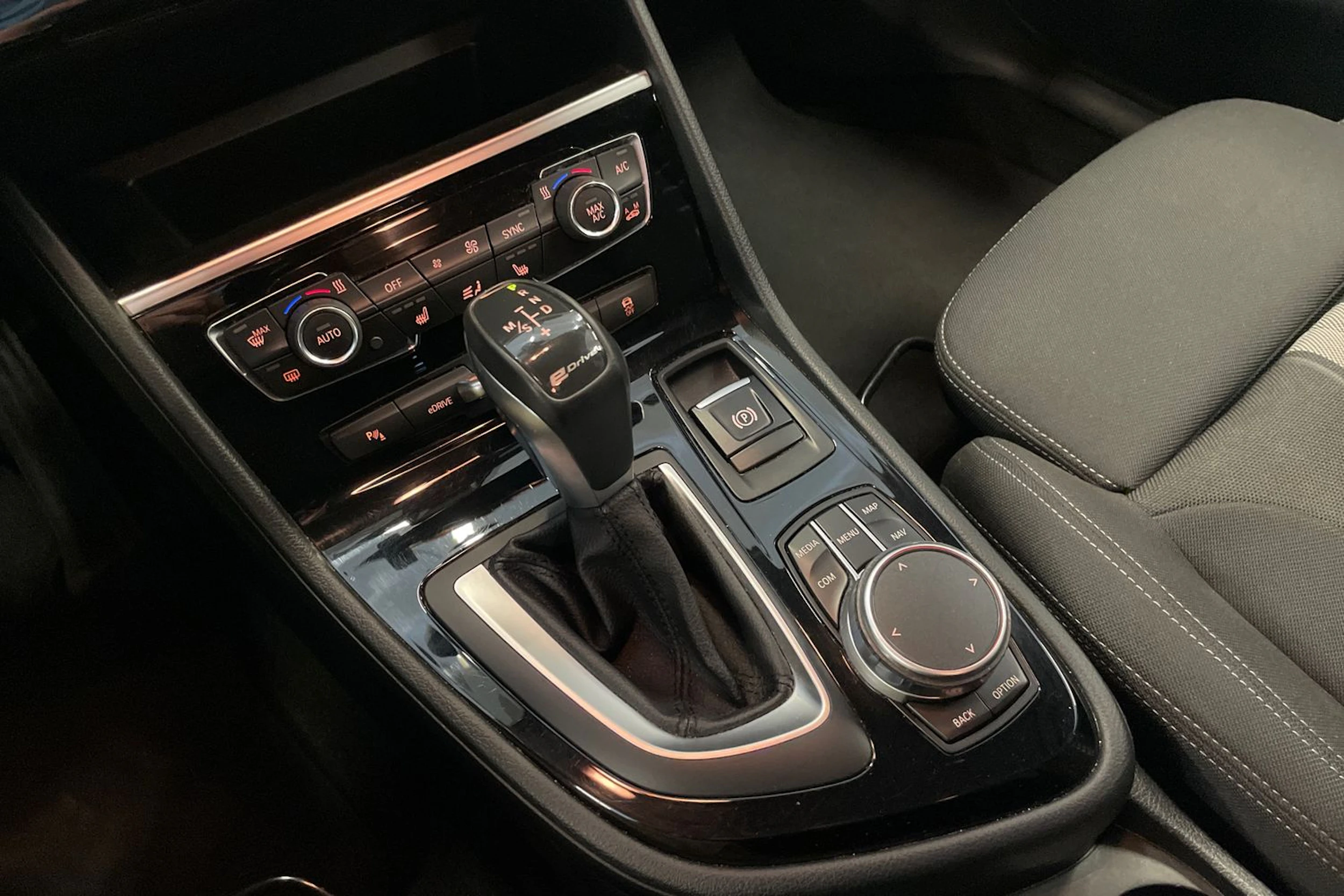 Musta BMW 225 2019 kuva 17.