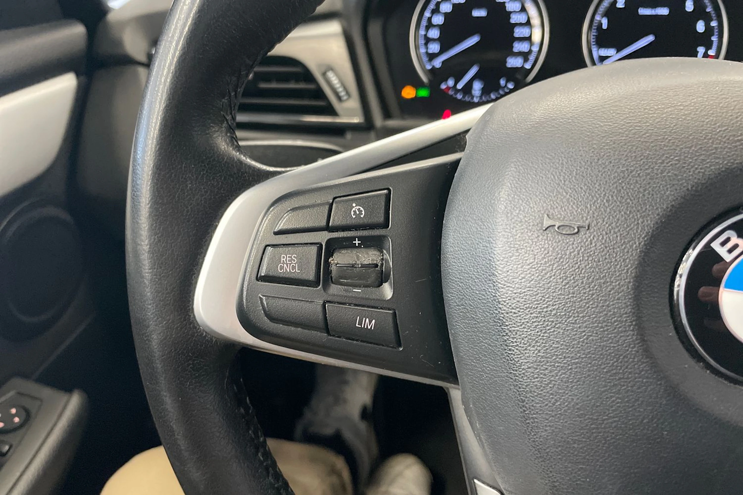 Musta BMW 225 2019 kuva 19.