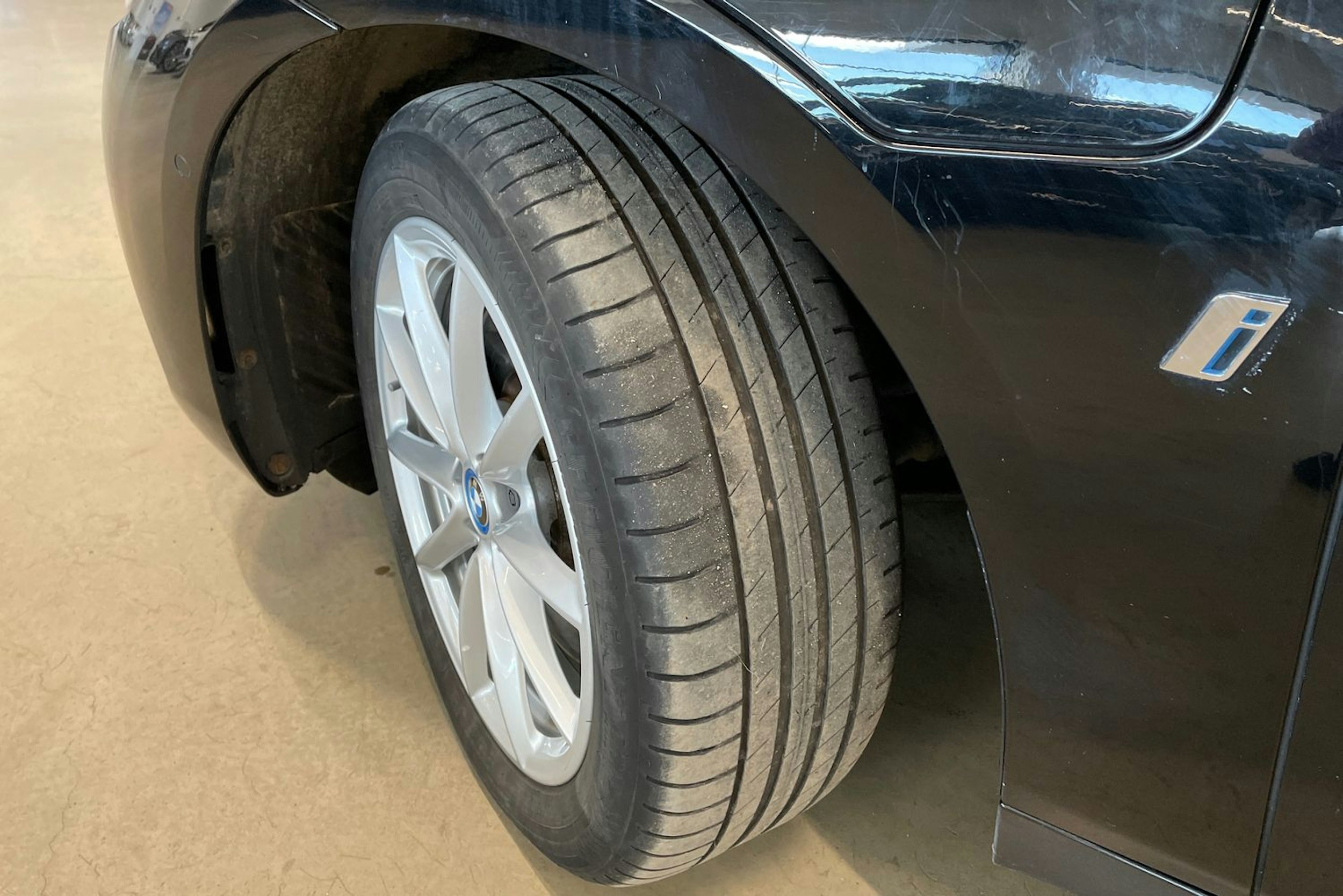 musta BMW 225 2019 kuva 13.