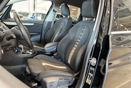 musta BMW 225 2019 kuva 14.