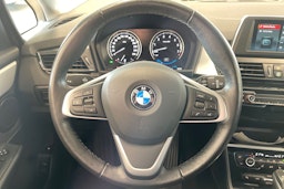musta BMW 225 2019 kuva 15.