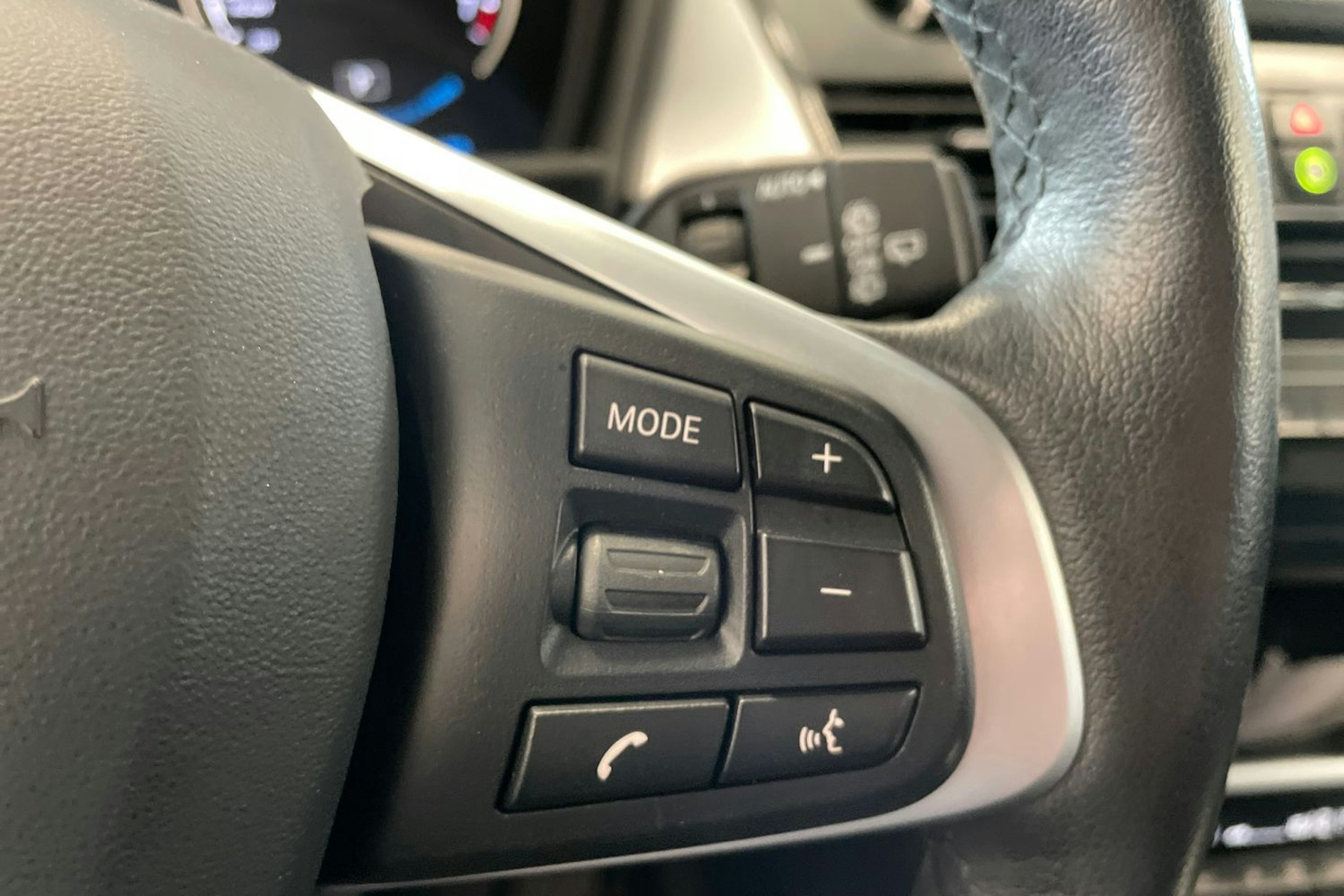 musta BMW 225 2019 kuva 16.