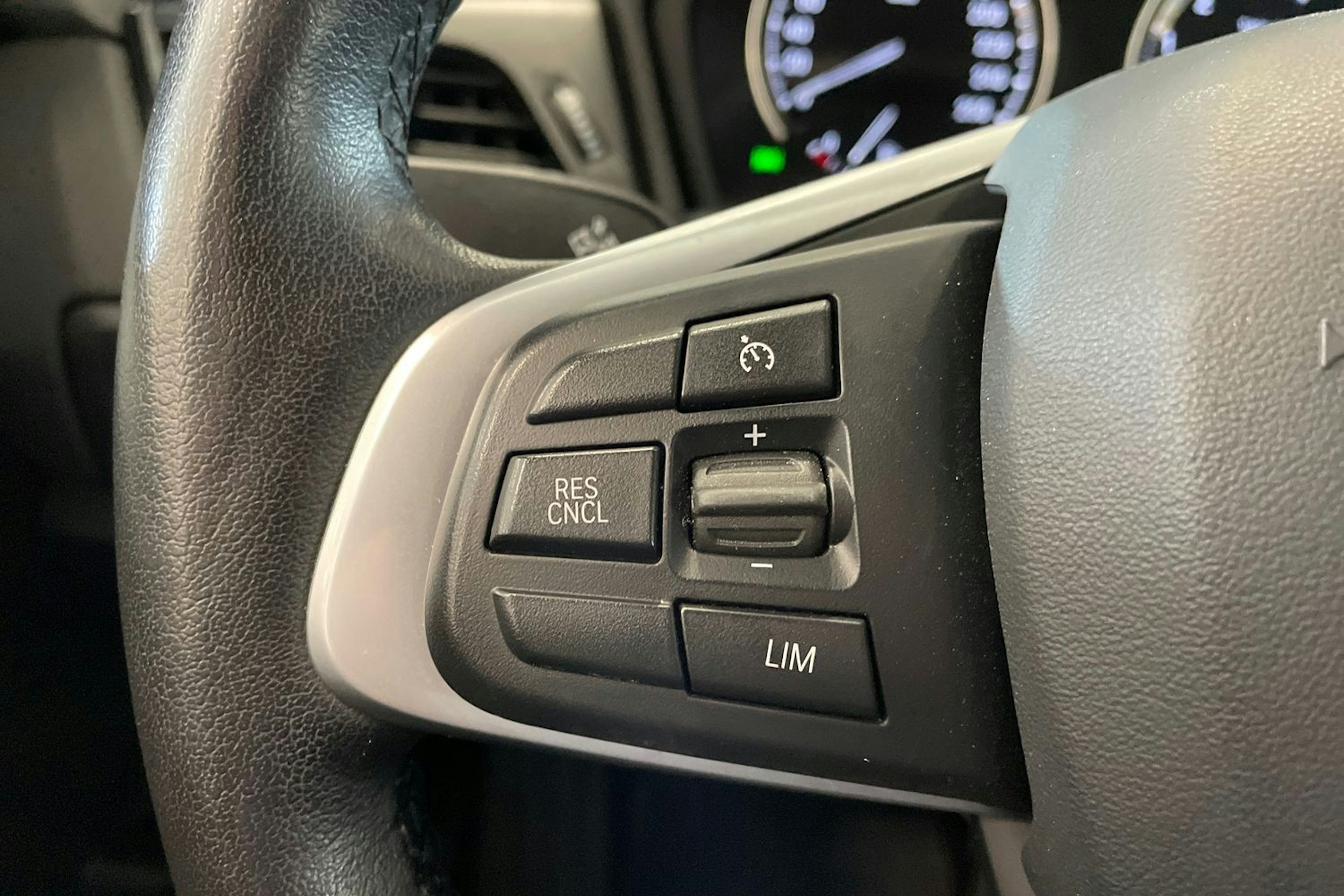 musta BMW 225 2019 kuva 17.