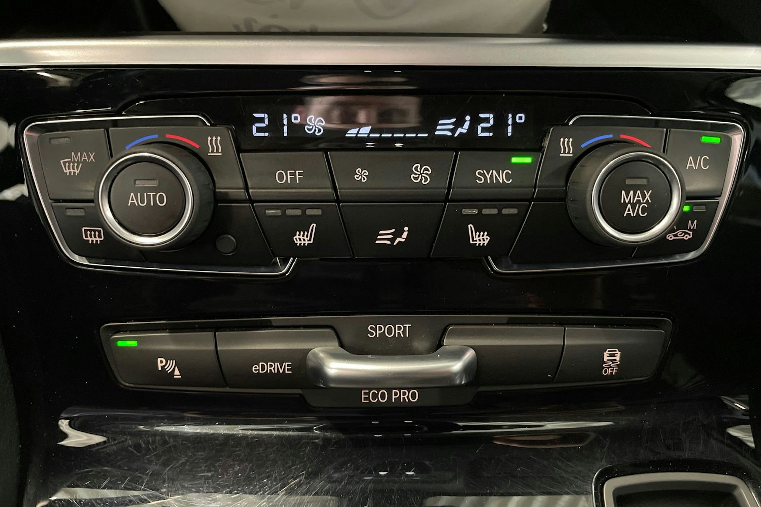 musta BMW 225 2019 kuva 26.