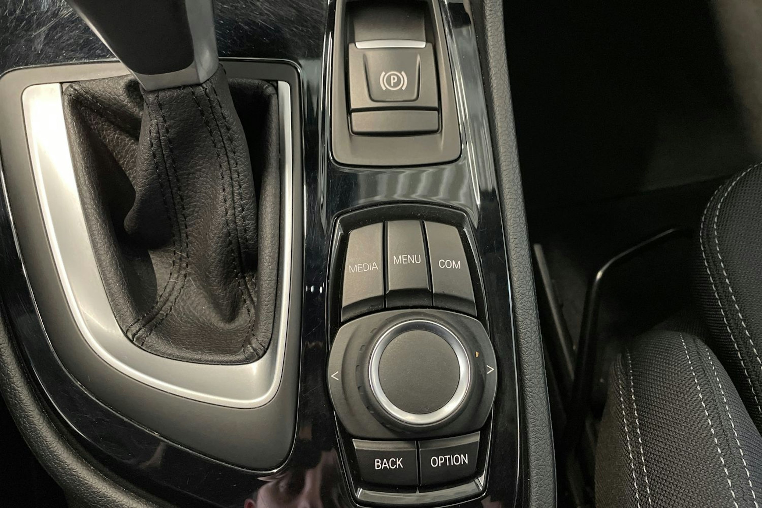 musta BMW 225 2019 kuva 27.