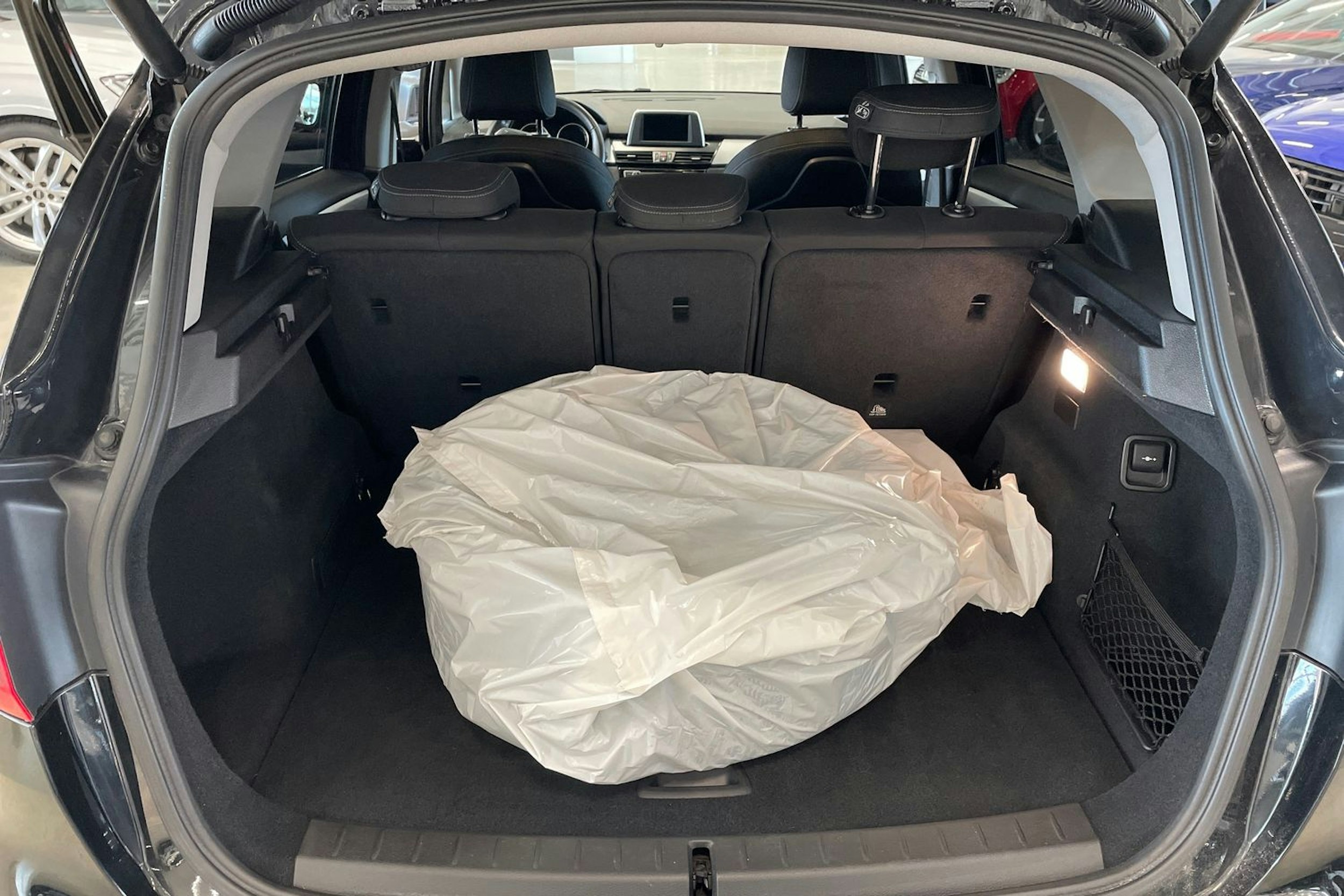 musta BMW 225 2019 kuva 32.
