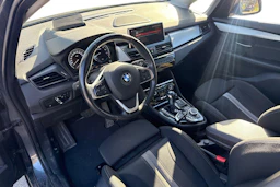 harmaa BMW 225 2020 kuva 3.