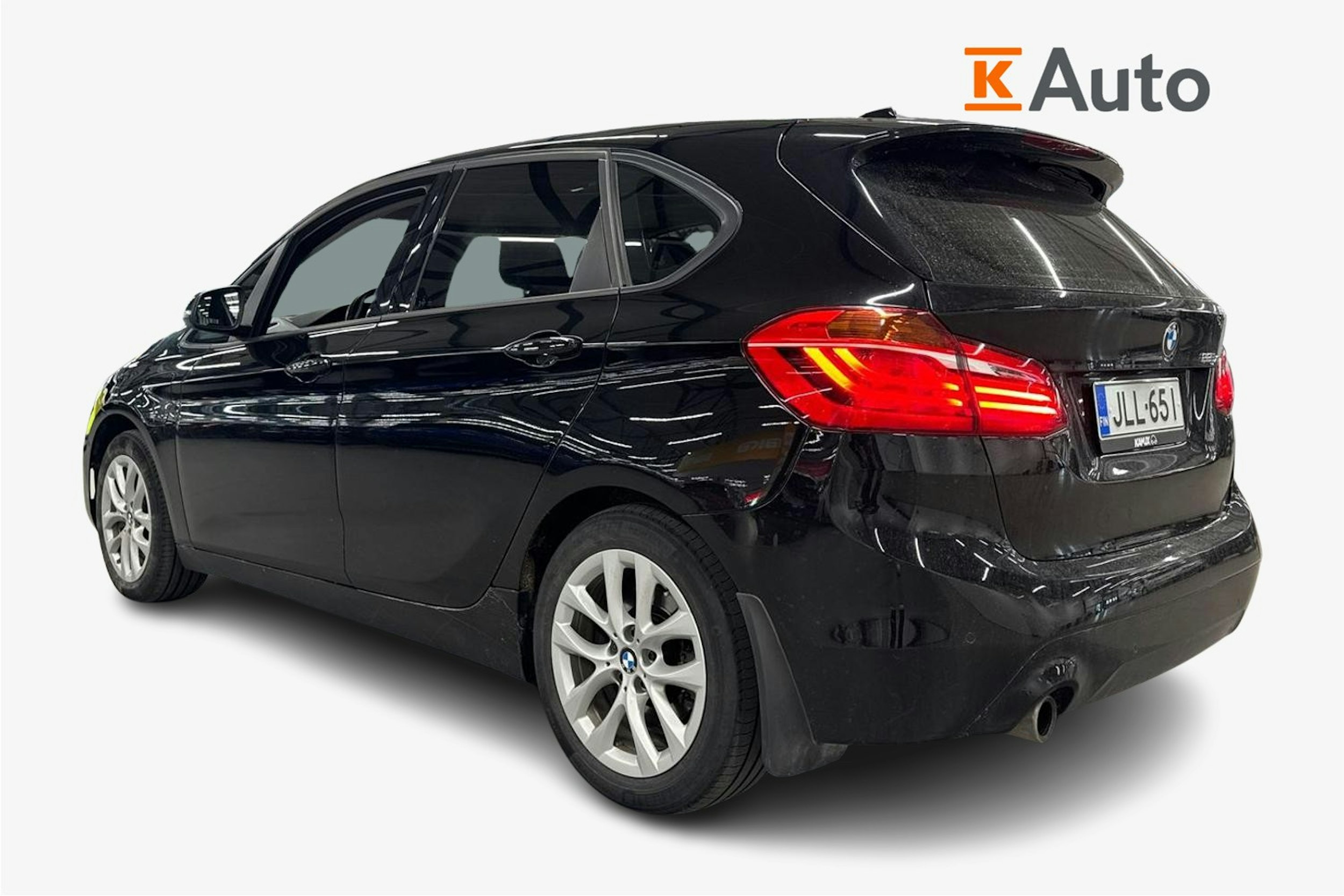 musta BMW 225 2020 kuva 2.