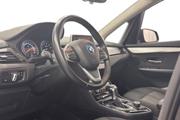 musta BMW 225 2020 kuva 7.