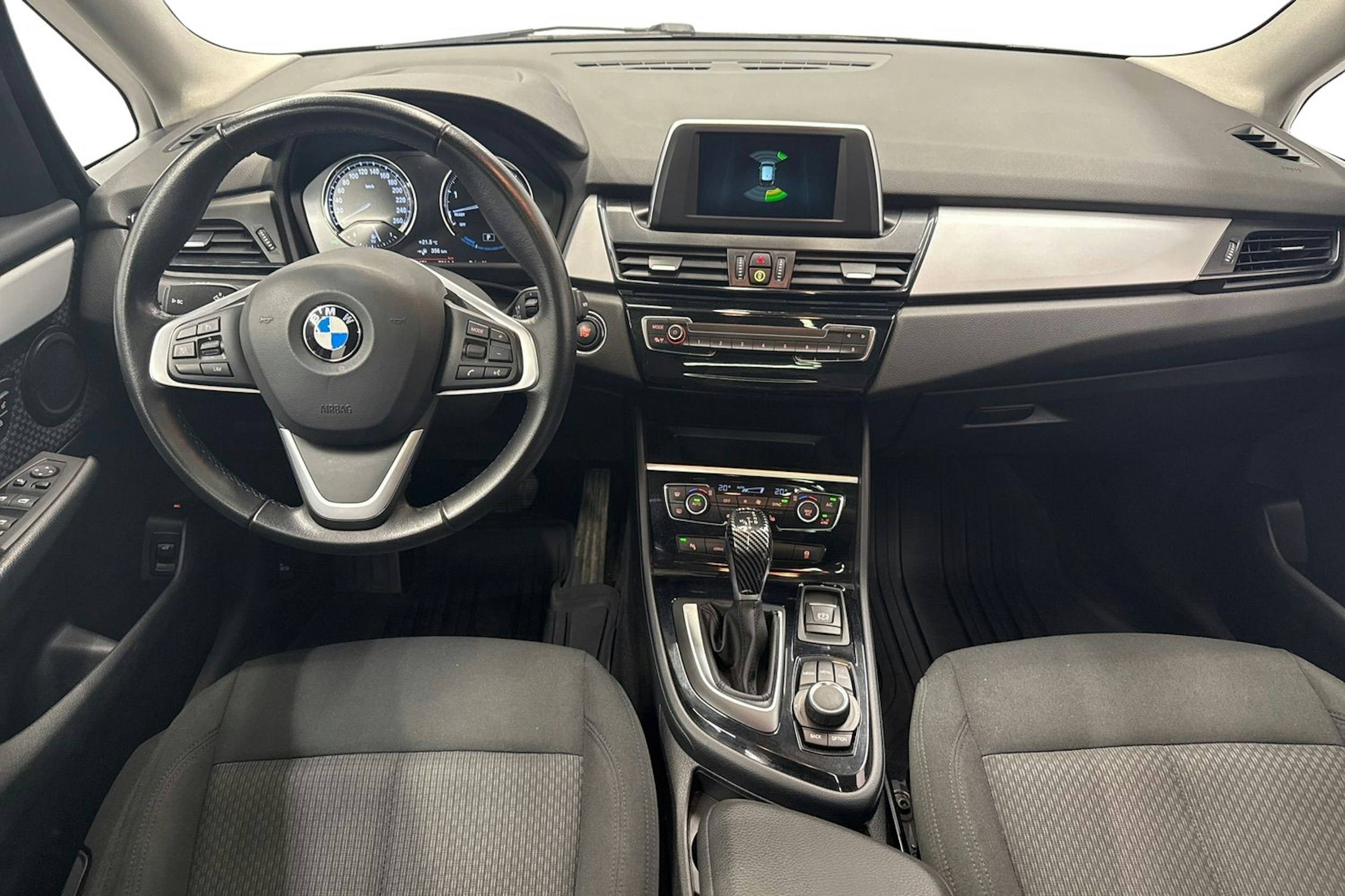 musta BMW 225 2020 kuva 9.