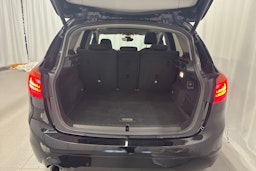 musta BMW 225 2020 kuva 14.