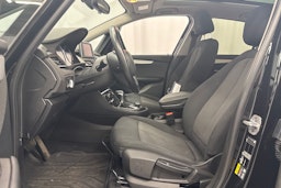 musta BMW 225 2020 kuva 15.