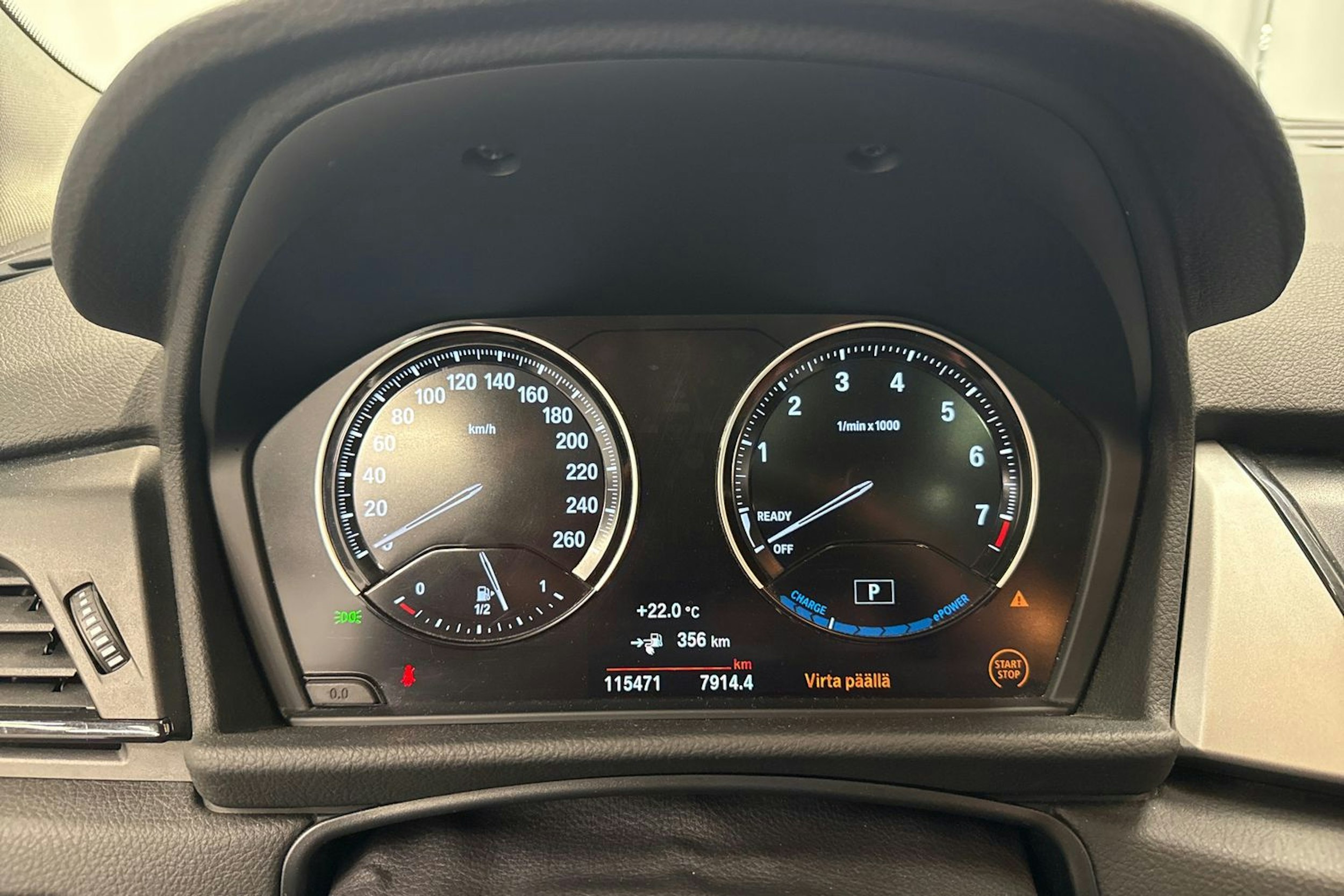 musta BMW 225 2020 kuva 18.