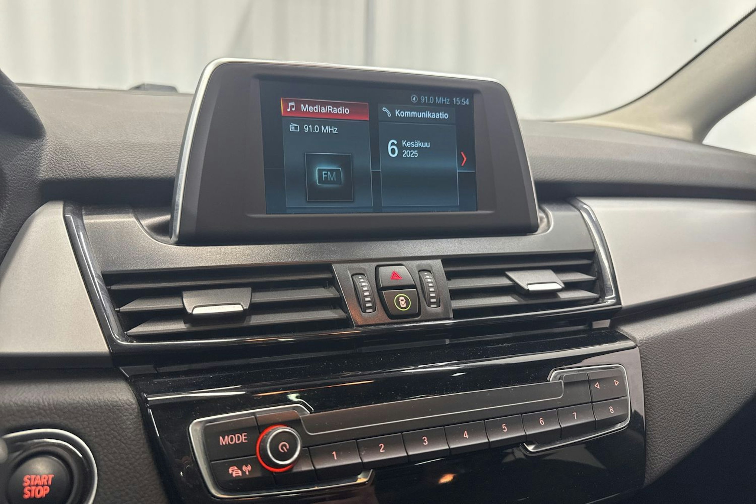 musta BMW 225 2020 kuva 21.