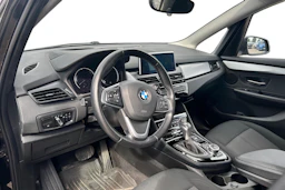 musta BMW 225 2020 kuva 3.