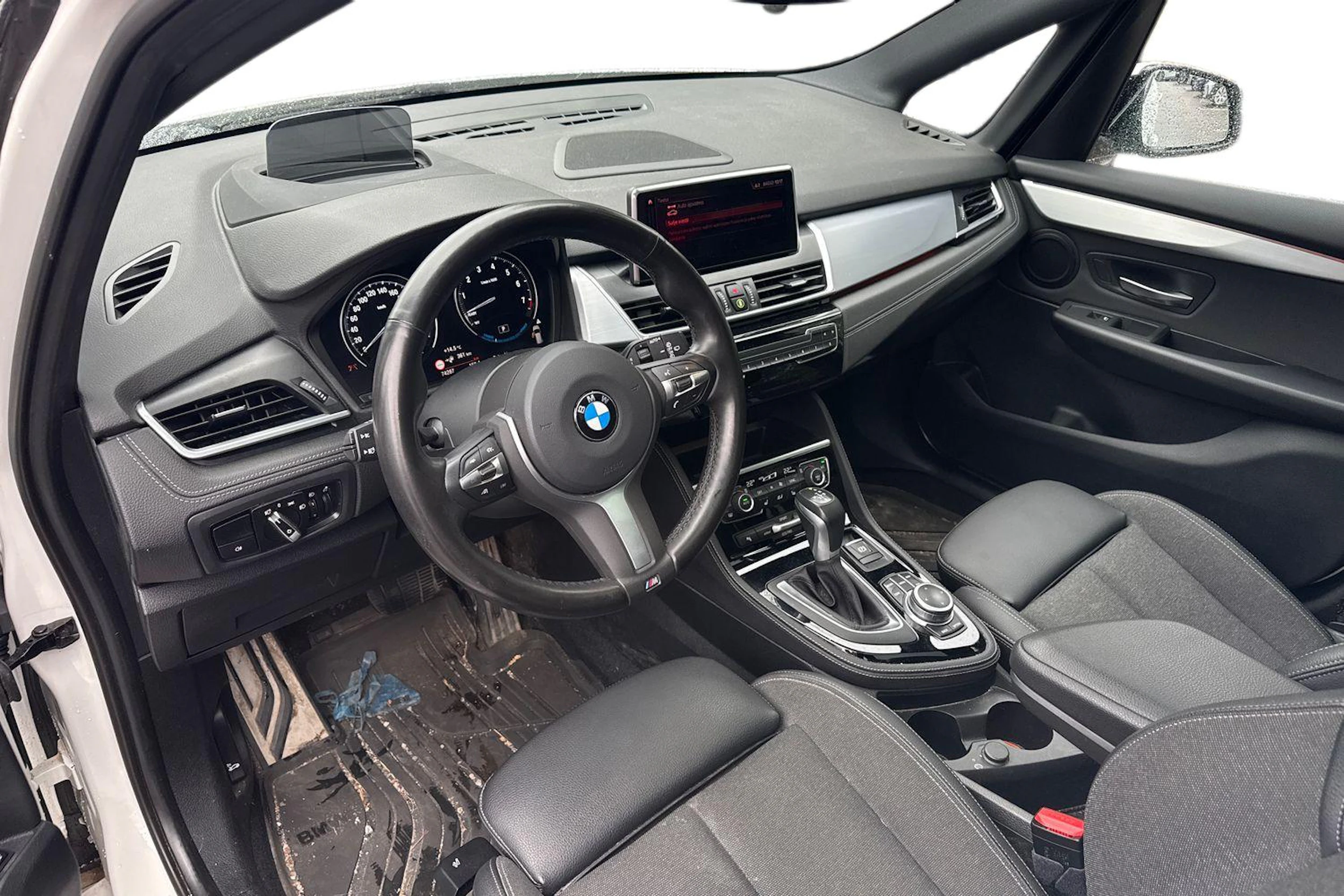 valkoinen BMW 225 2021 kuva 3.