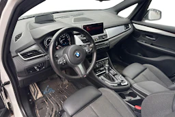 valkoinen BMW 225 2021 kuva 3.