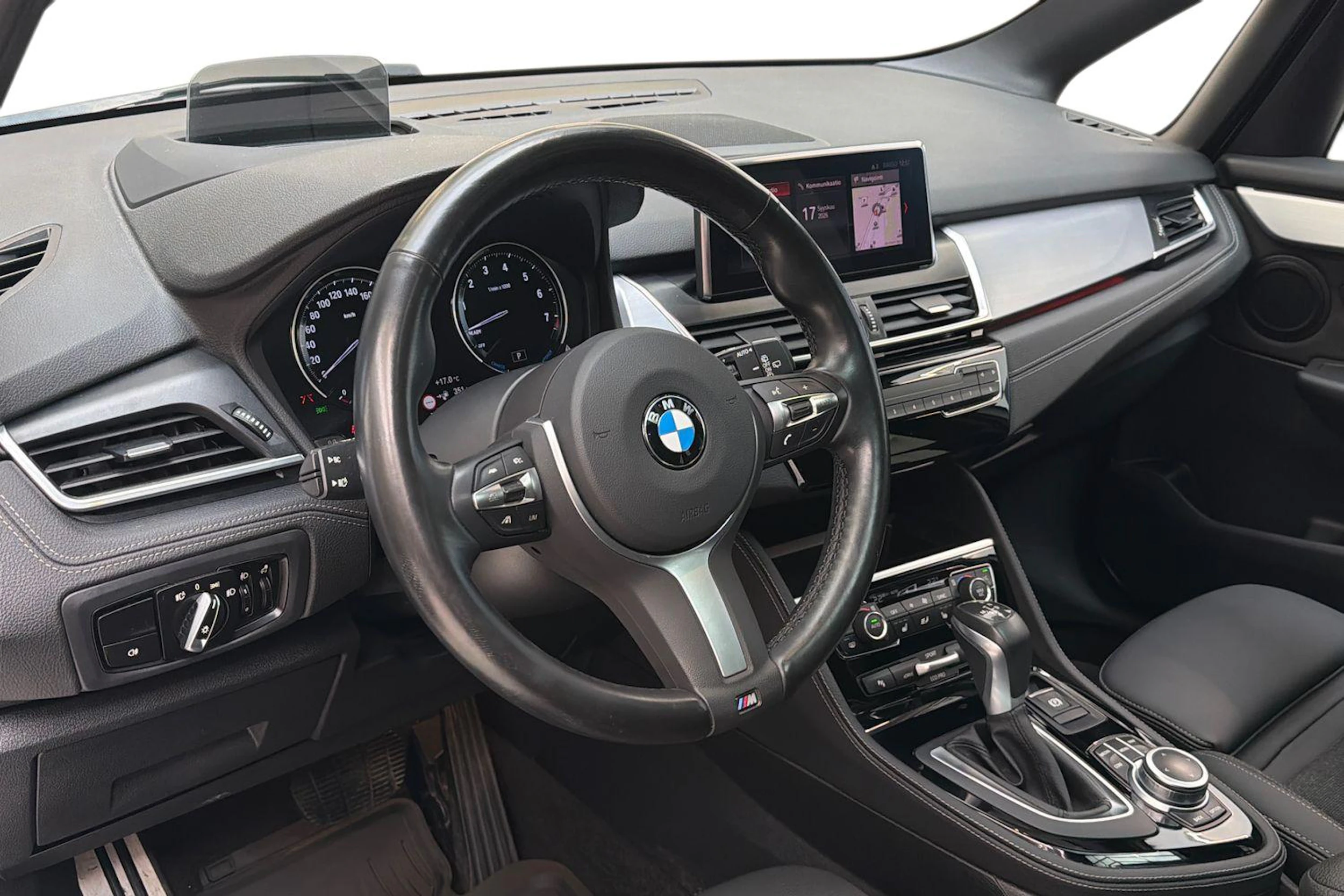 valkoinen BMW 225 2021 kuva 6.