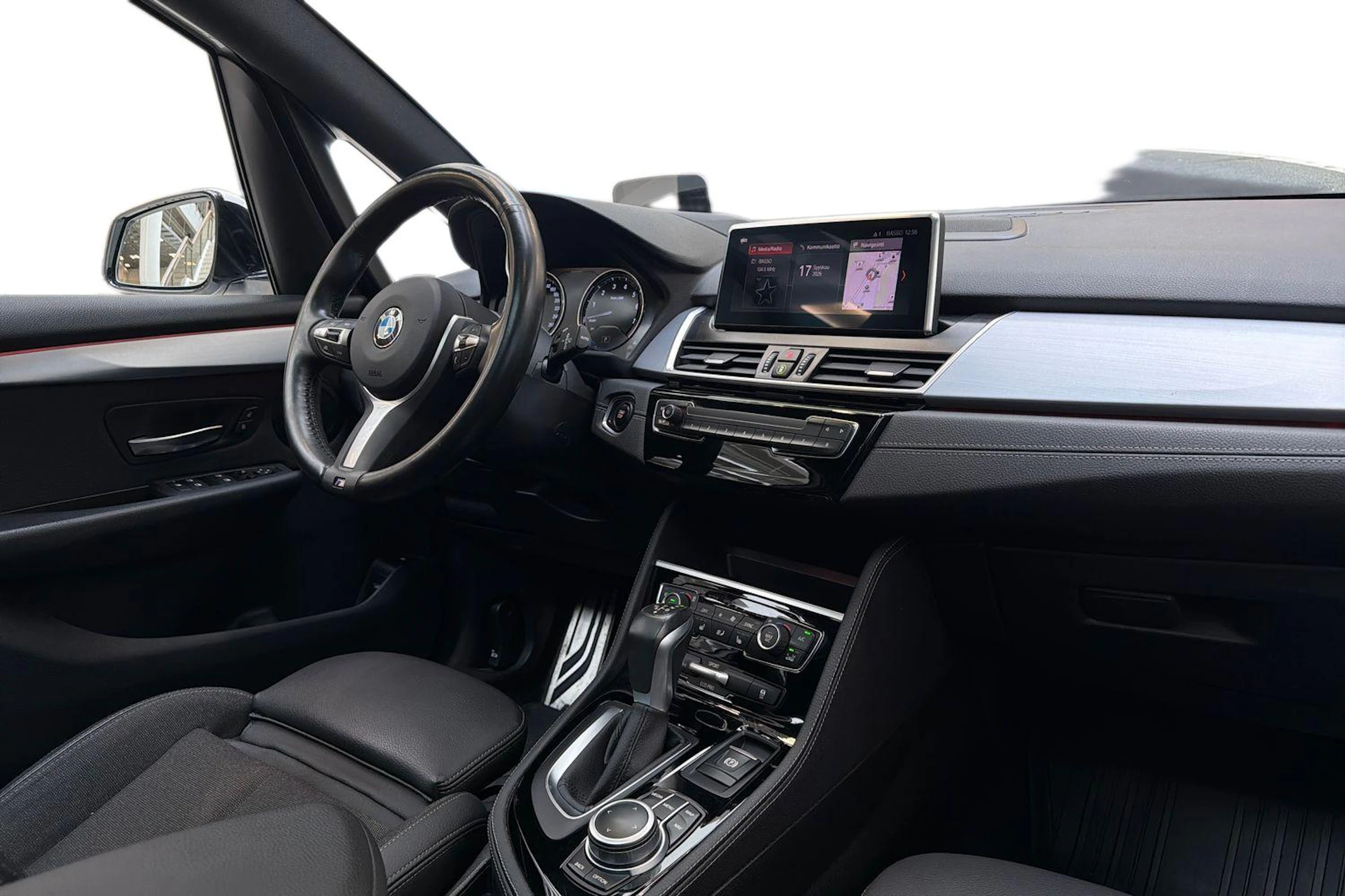 valkoinen BMW 225 2021 kuva 7.