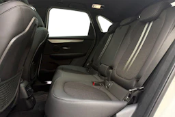 valkoinen BMW 225 2021 kuva 8.