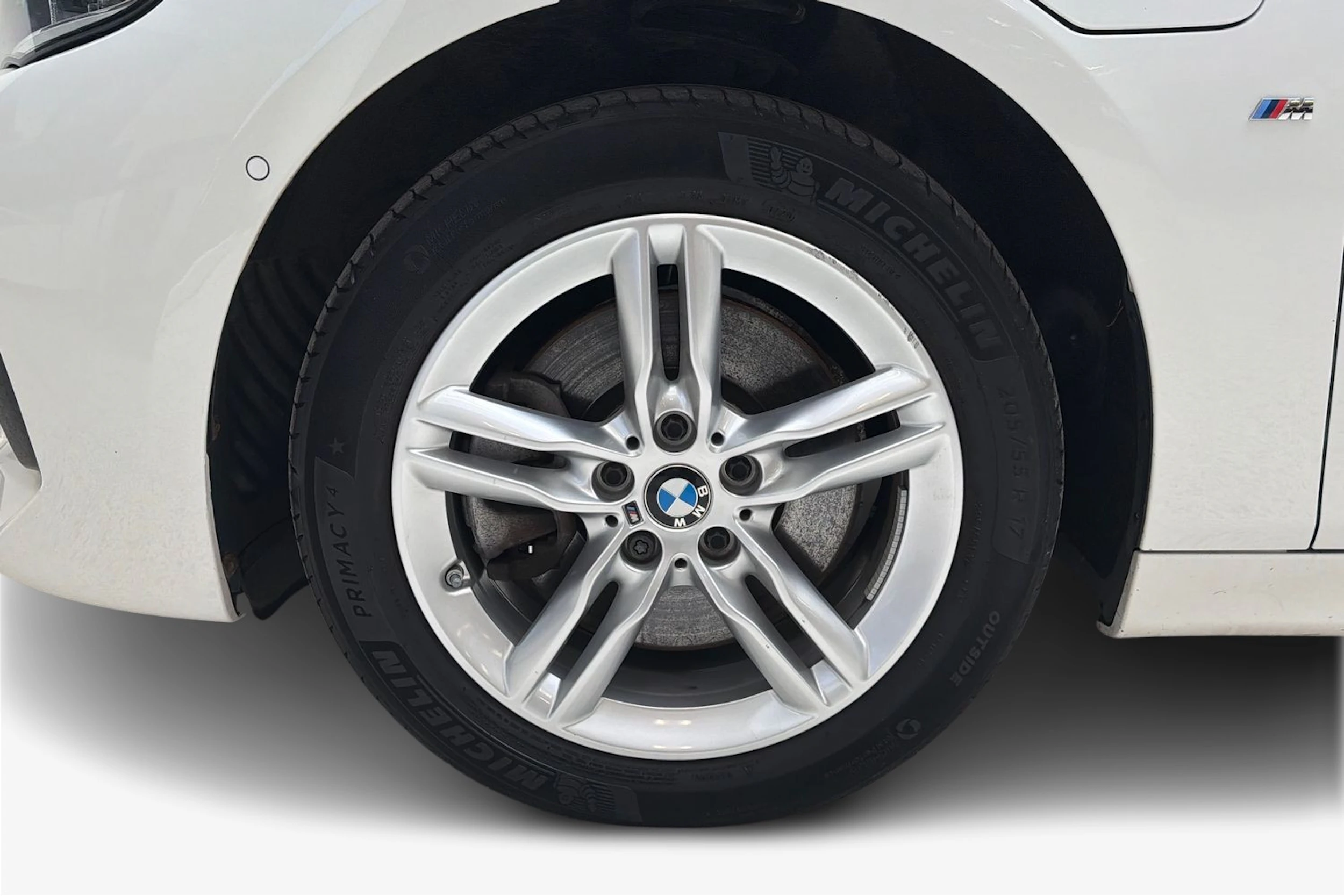 valkoinen BMW 225 2021 kuva 9.