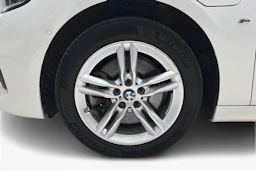 valkoinen BMW 225 2021 kuva 9.