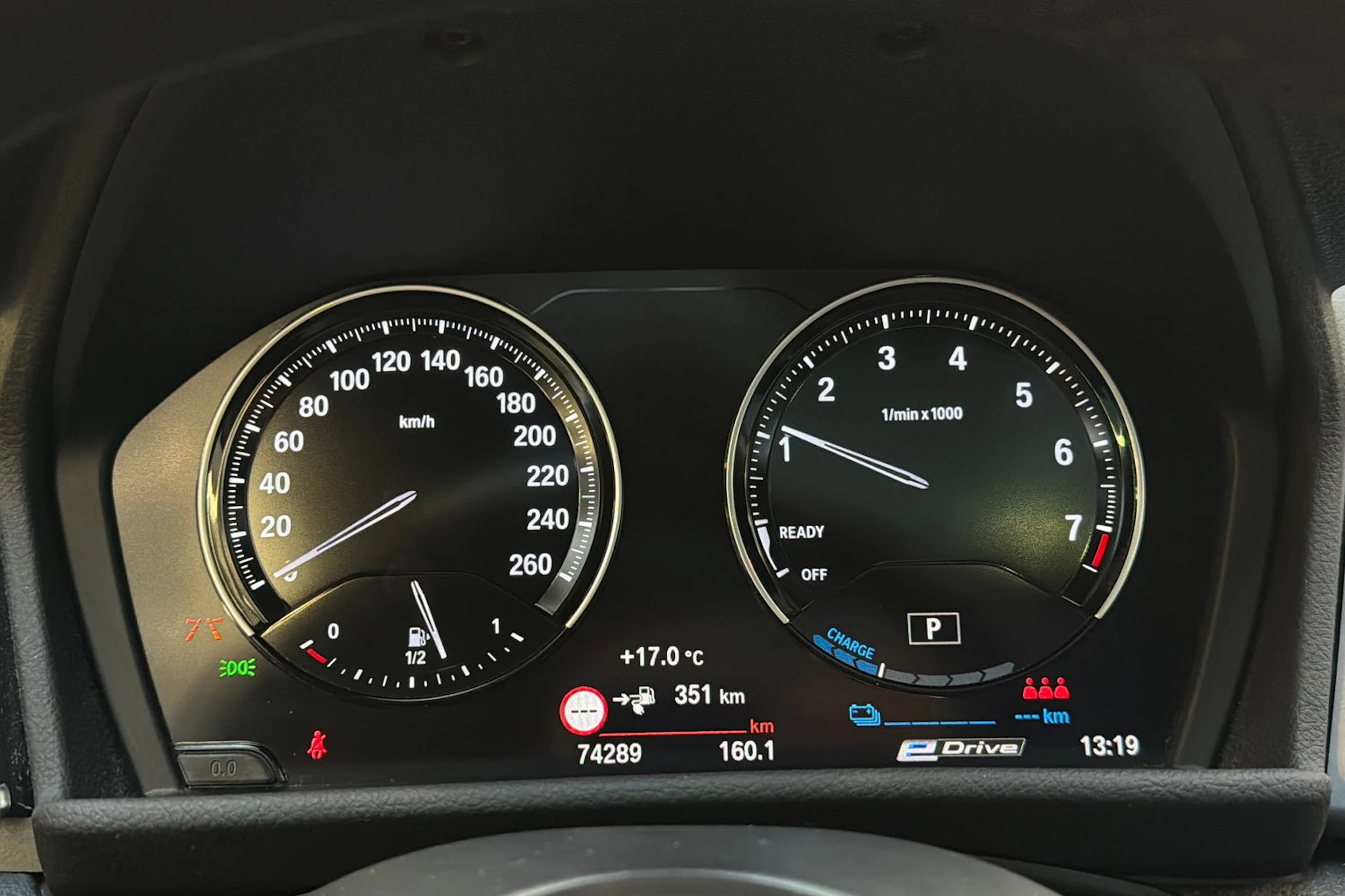 valkoinen BMW 225 2021 kuva 12.