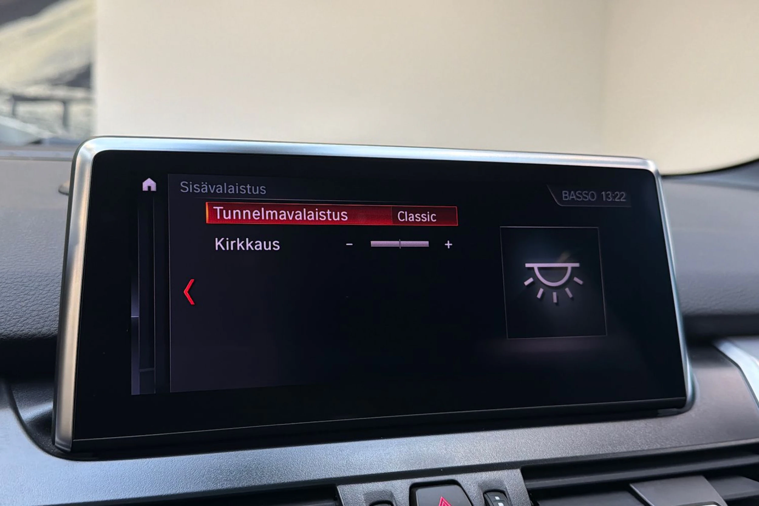 valkoinen BMW 225 2021 kuva 17.