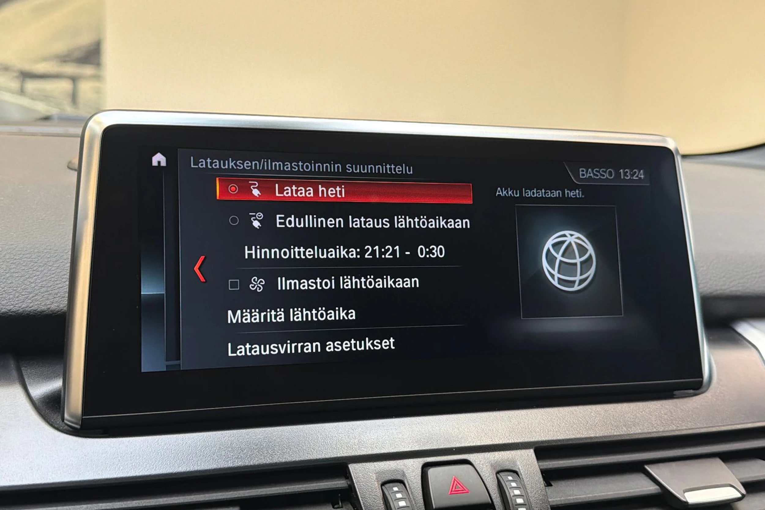 valkoinen BMW 225 2021 kuva 19.