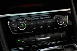 valkoinen BMW 225 2021 kuva 22.