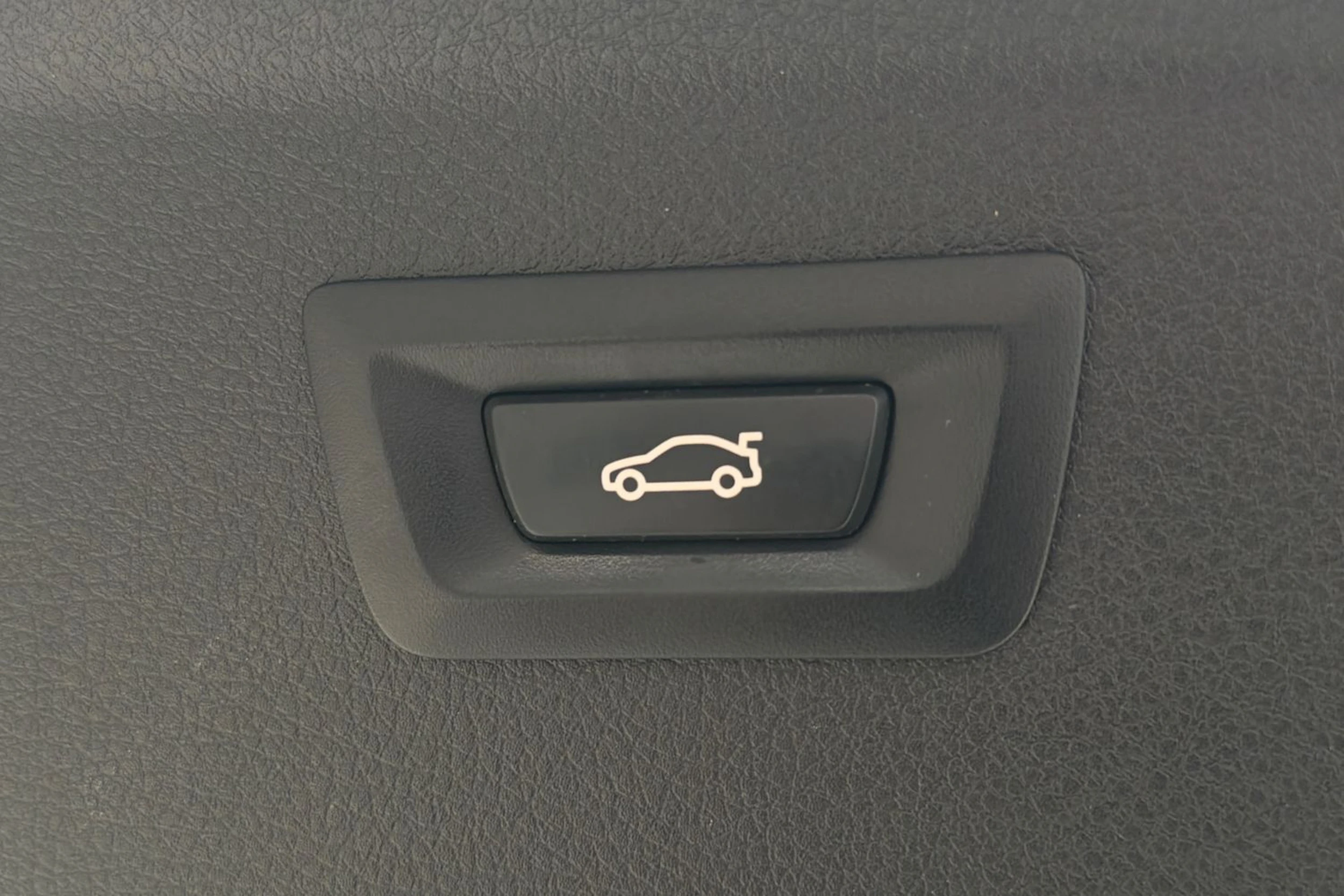 valkoinen BMW 225 2021 kuva 26.