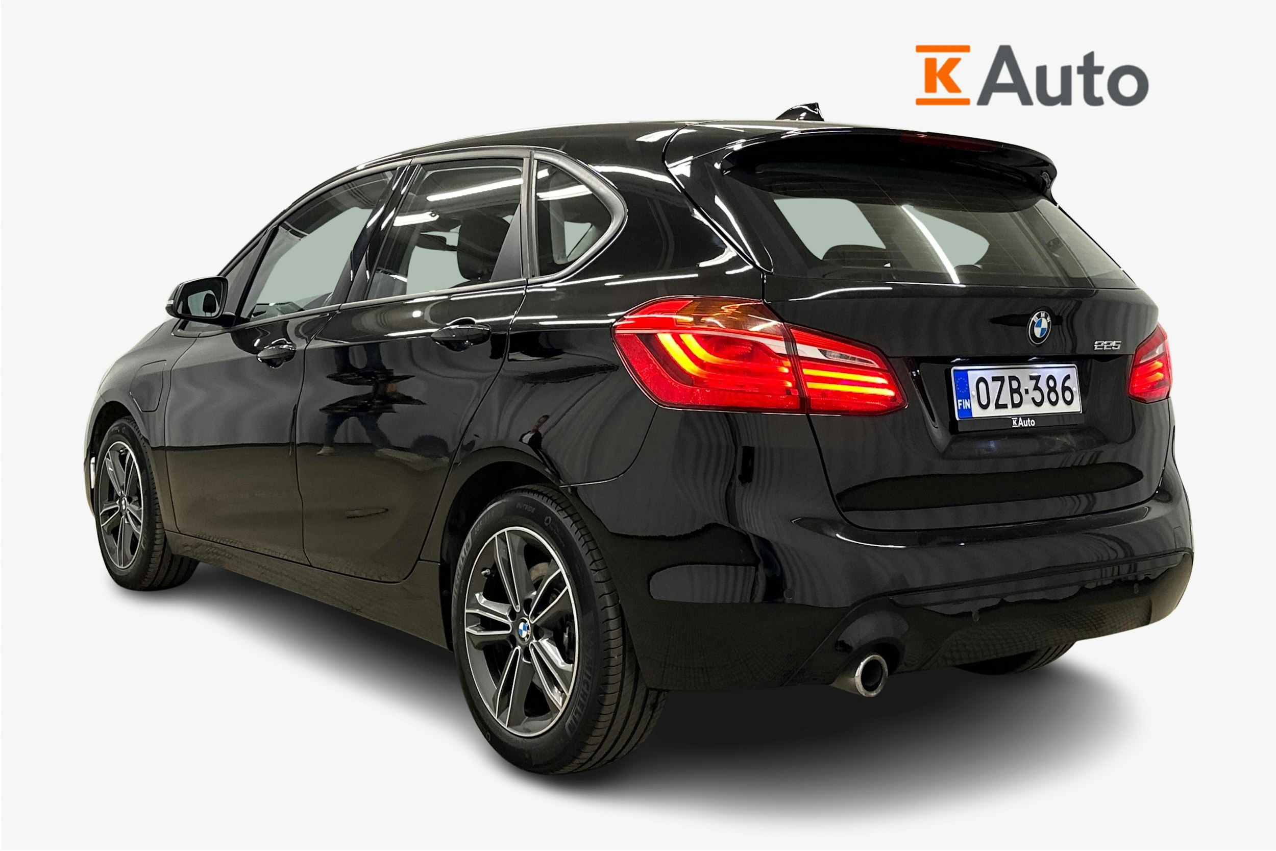 musta BMW 225 2021 kuva 2.