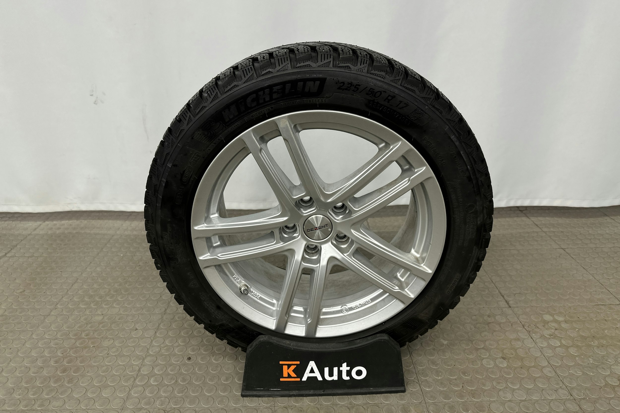 musta BMW 225 2021 kuva 13.