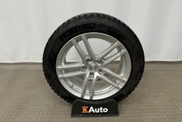 musta BMW 225 2021 kuva 13.