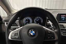 musta BMW 225 2021 kuva 17.