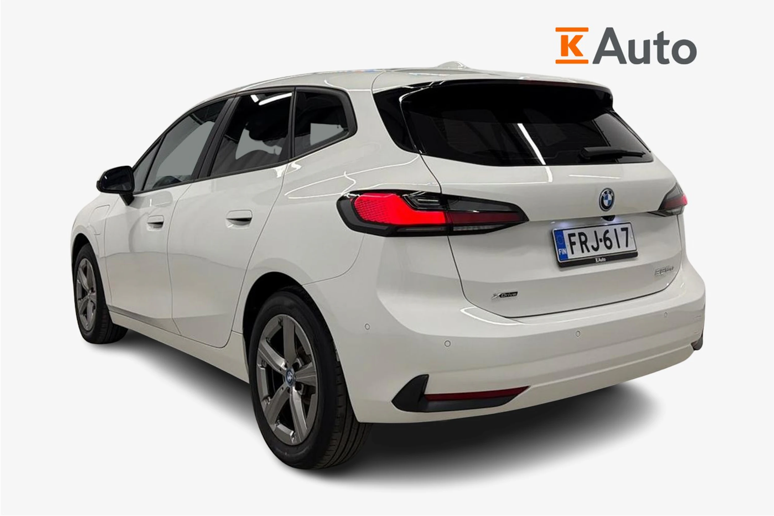 valkoinen BMW 225 2023 kuva 2.