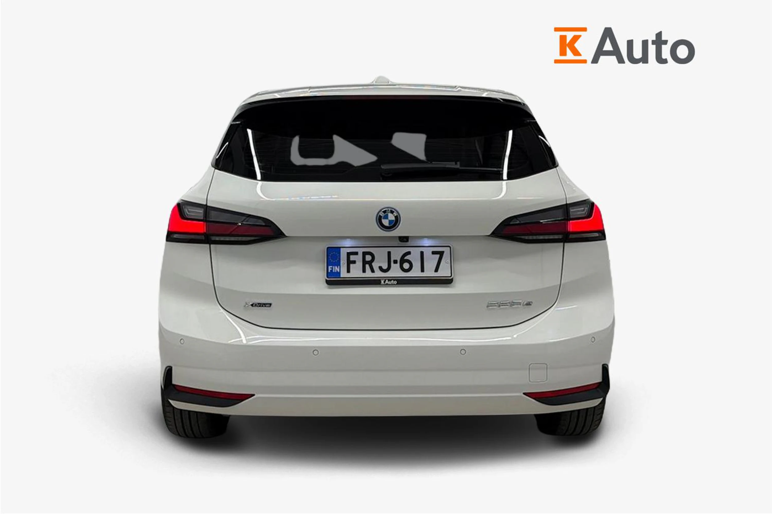 valkoinen BMW 225 2023 kuva 3.
